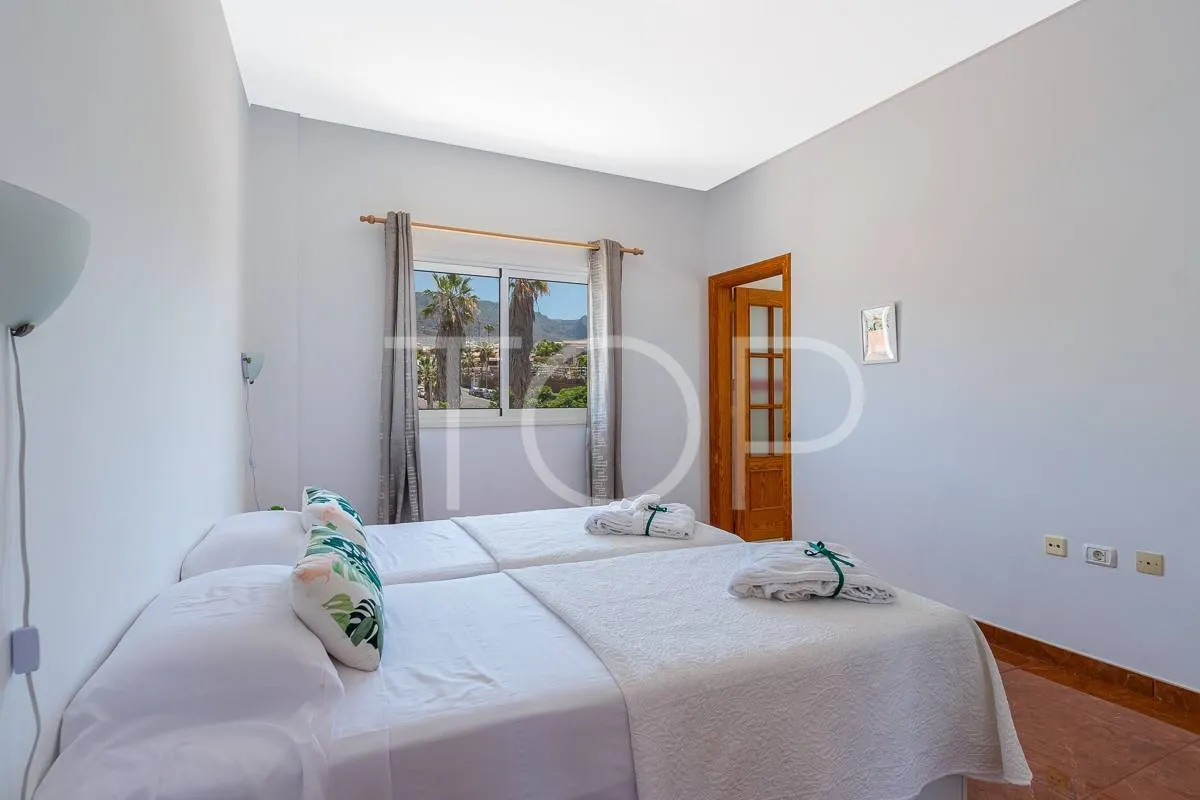 Hermosa villa de lujo en venta con vistas panorámicas al océano y al Teide en Playa Paraíso
