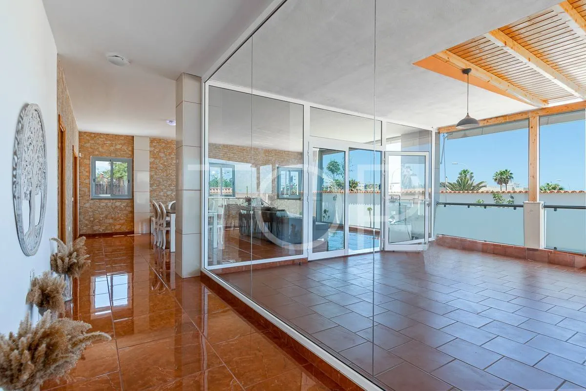 Hermosa villa de lujo en venta con vistas panorámicas al océano y al Teide en Playa Paraíso