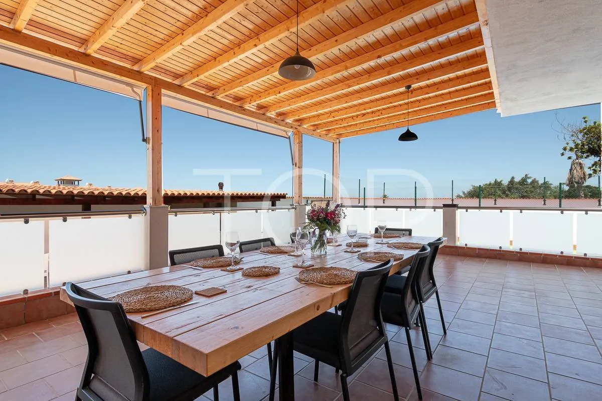 Hermosa villa de lujo en venta con vistas panorámicas al océano y al Teide en Playa Paraíso
