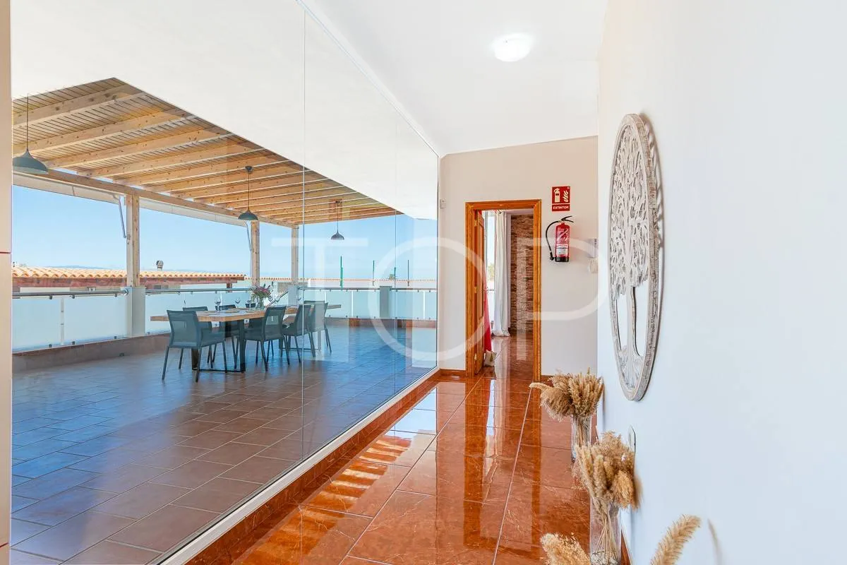Hermosa villa de lujo en venta con vistas panorámicas al océano y al Teide en Playa Paraíso