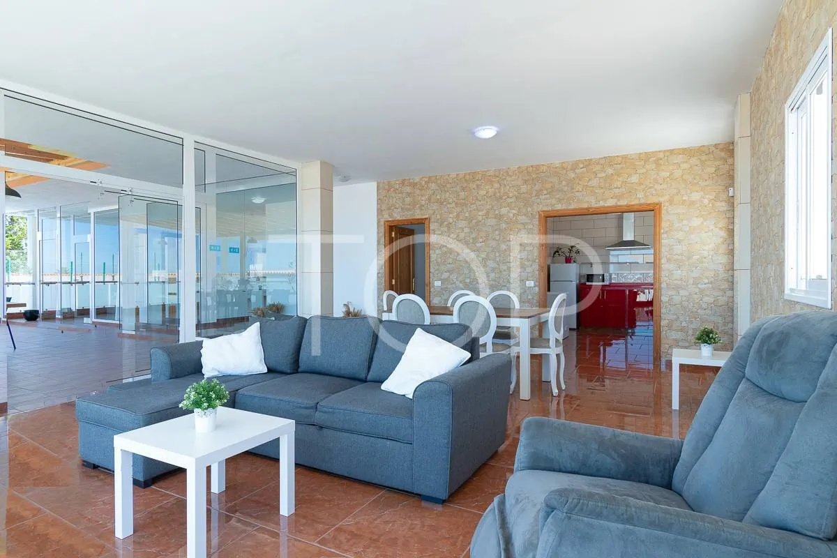 Hermosa villa de lujo en venta con vistas panorámicas al océano y al Teide en Playa Paraíso