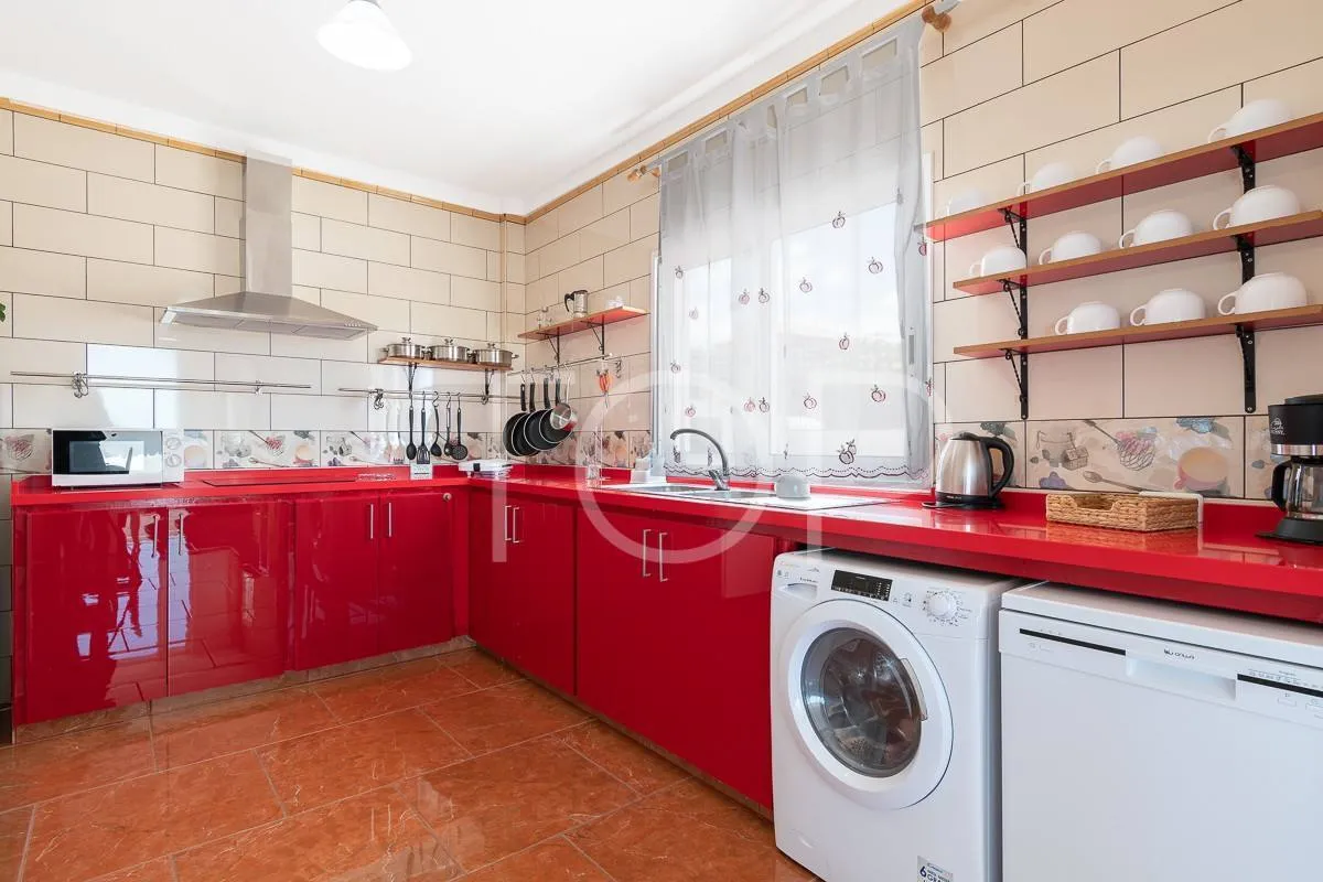 Schöne Luxusvilla mit Panoramablick auf das Meer und den Teide in Playa Paraíso zu verkaufen