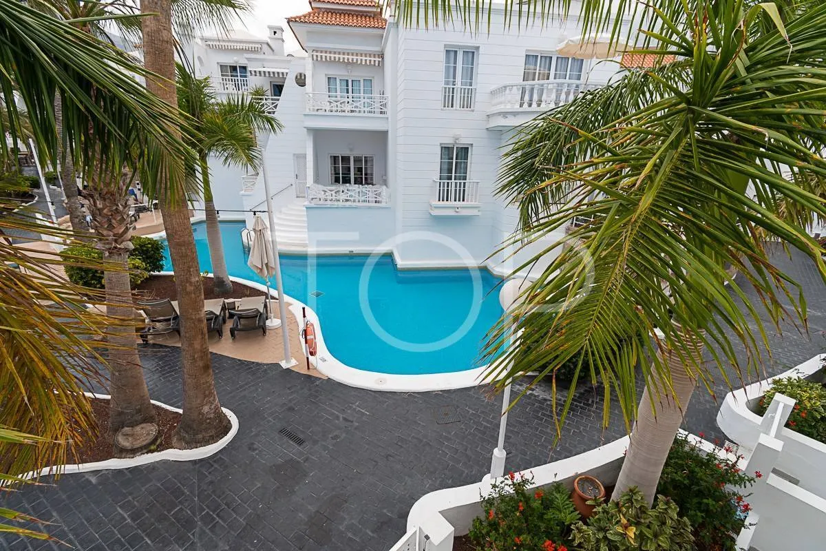 Magnificent villa on the front line of Fañabe Beach, in the famous Lagos de Fañabe complex