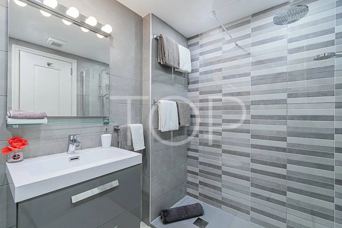 Magnífico apartamento de un dormitorio con vistas al mar en venta en Palm-Mar, Arona