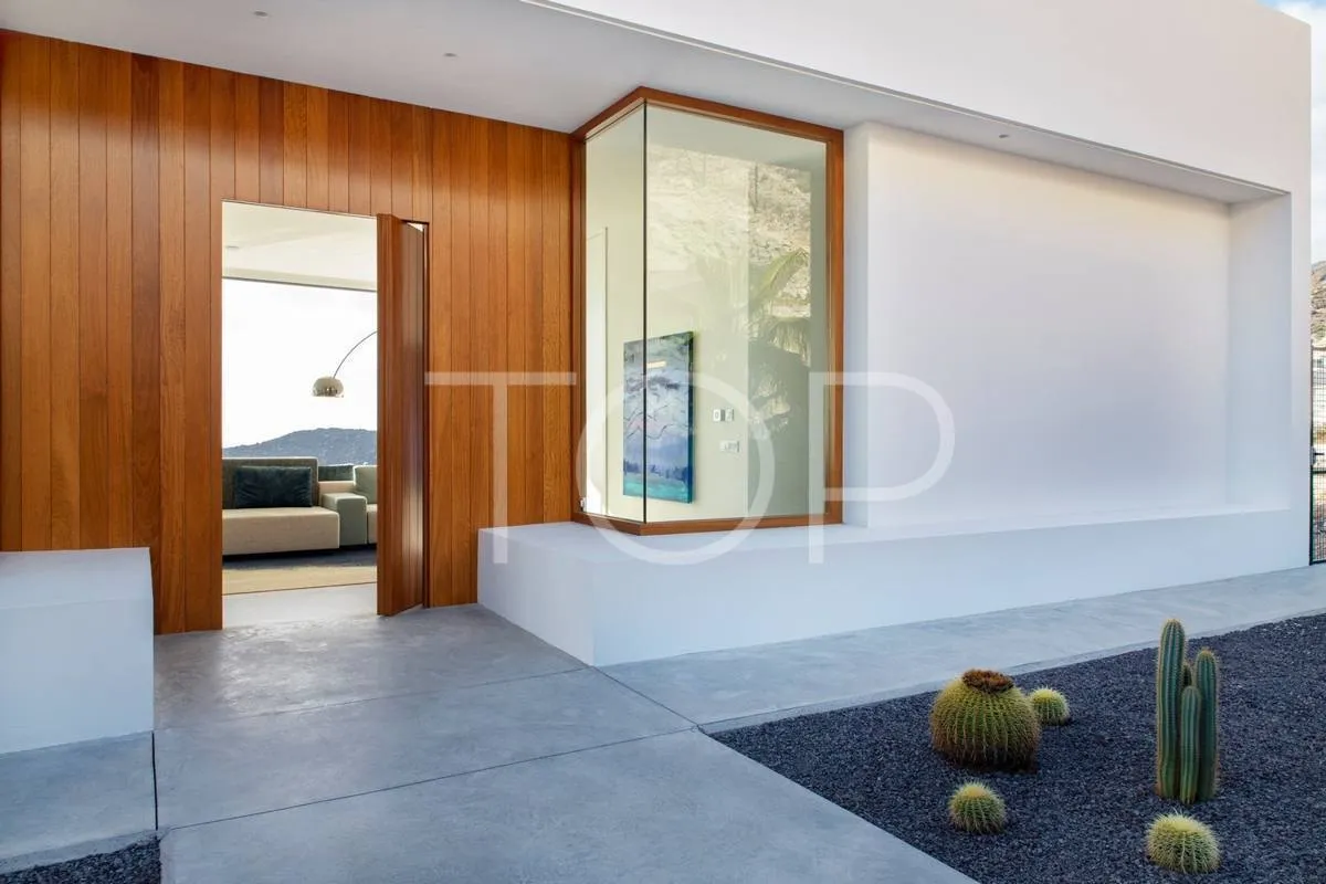 Exquisita Villa de Lujo con Impresionantes Vistas sobre Costa Adeje