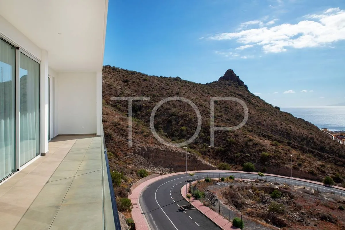 Exquisita Villa de Lujo con Impresionantes Vistas sobre Costa Adeje