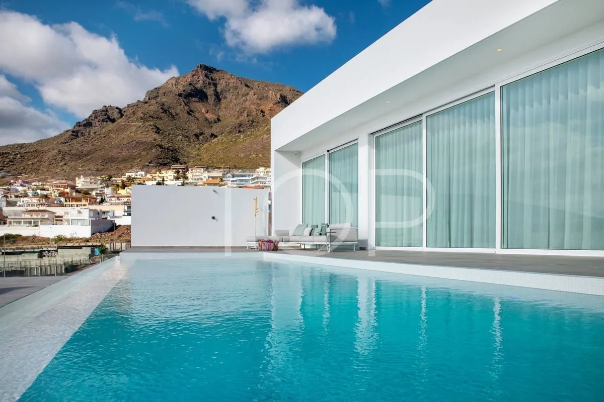 Exquisita Villa de Lujo con Impresionantes Vistas sobre Costa Adeje