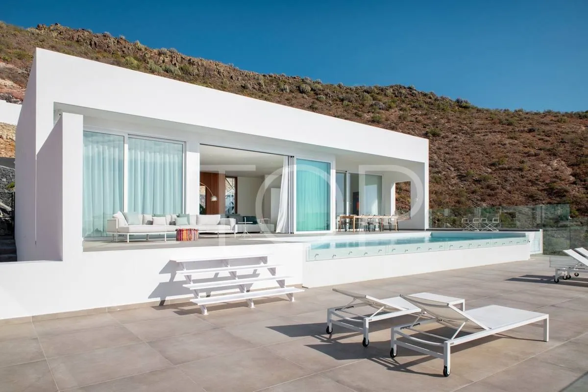 Exquisita Villa de Lujo con Impresionantes Vistas sobre Costa Adeje