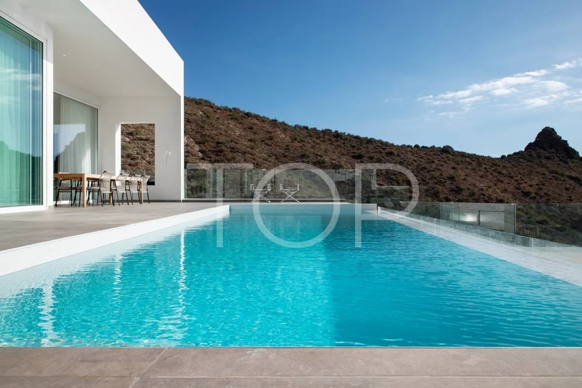 Exquisita Villa de Lujo con Impresionantes Vistas sobre Costa Adeje