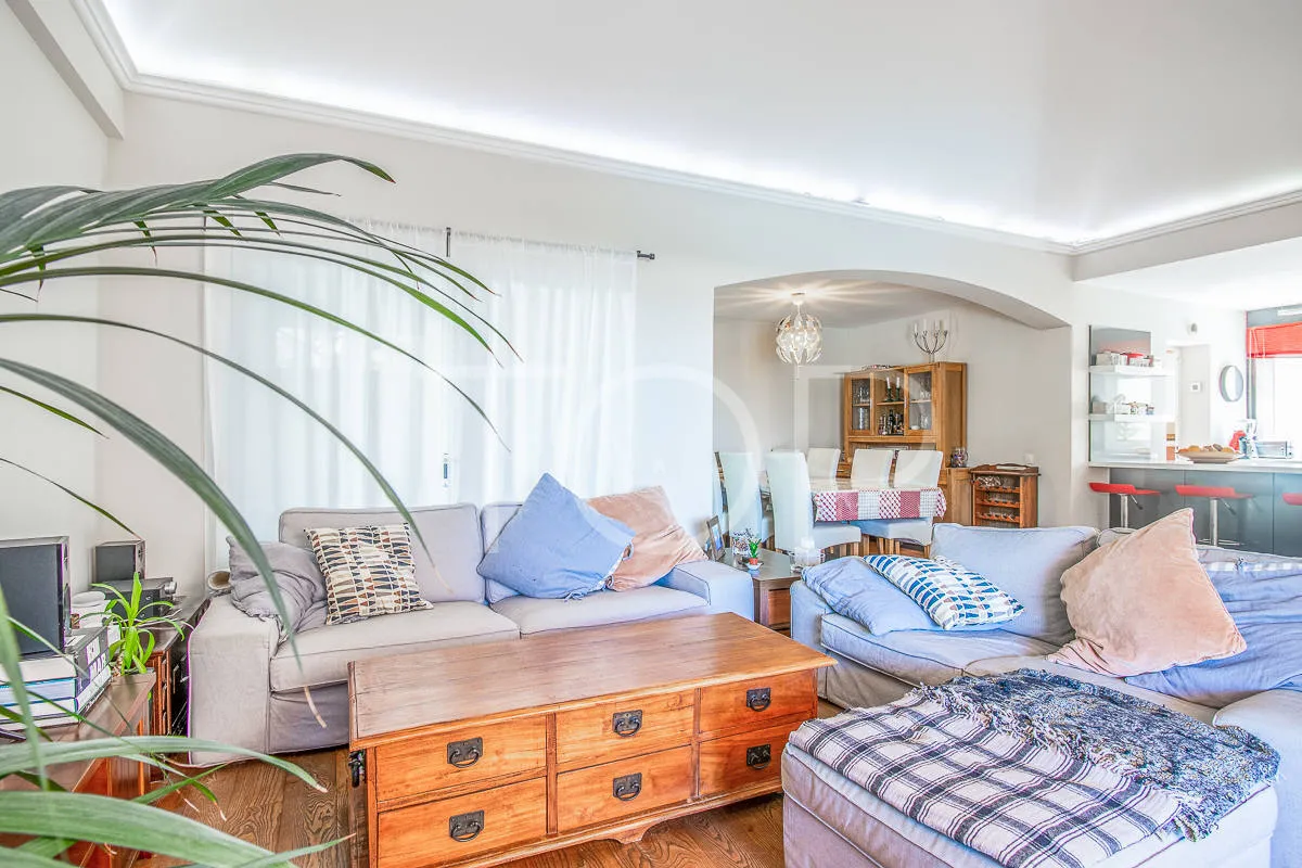 Precioso chalet independiente de tres dormitorios y piscina privada a la venta en Madroñal