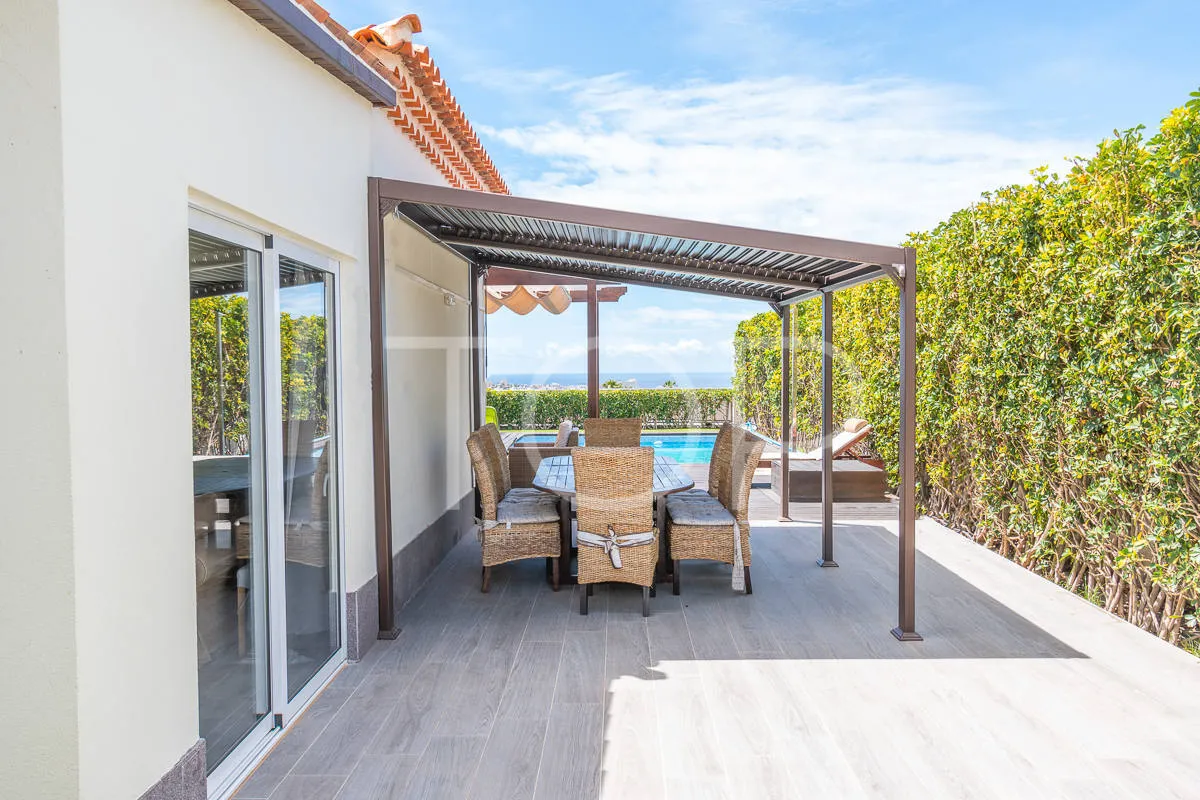 Beautiful detached house with three bedrooms and private swimming pool for sale in Madroñal