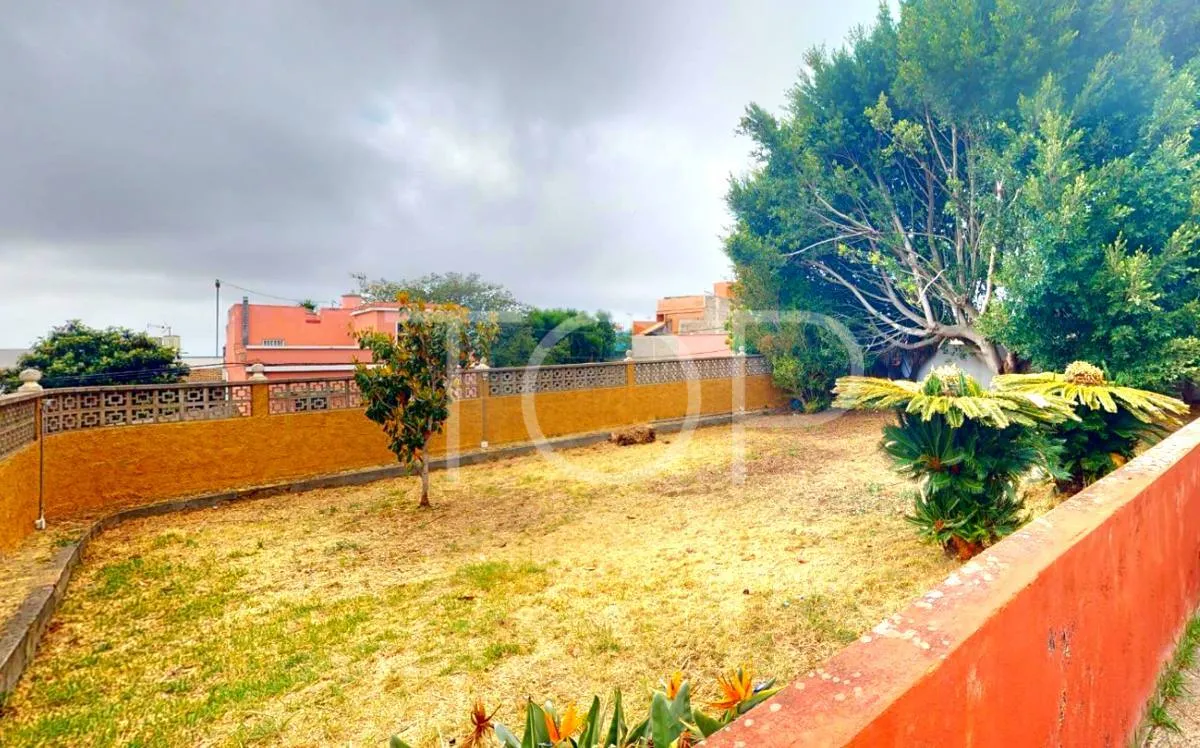 Detached Chalet with large plot in Tacoronte, in the north of Tenerife