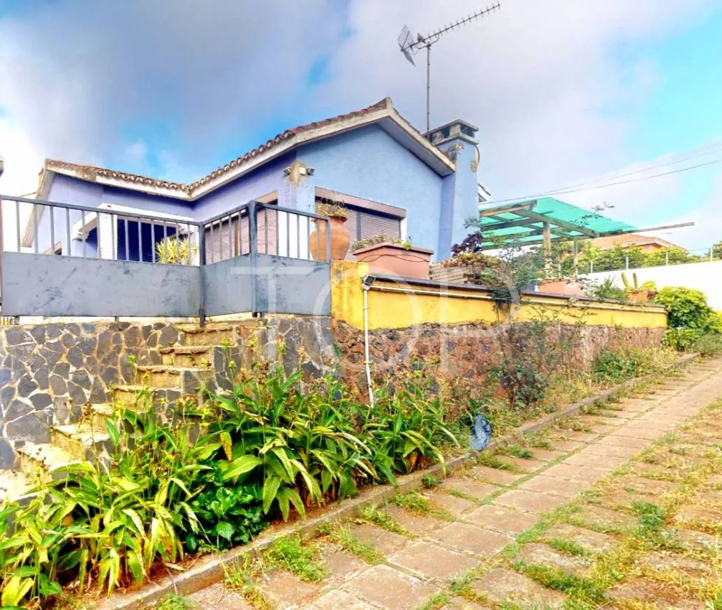 Chalet Independiente con amplia parcela en Tacoronte