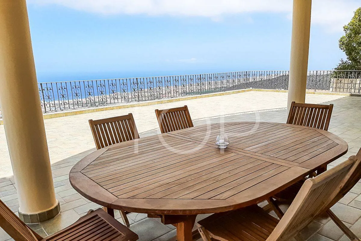 Exquisita villa en Costa Adeje con impresionantes vistas al mar
