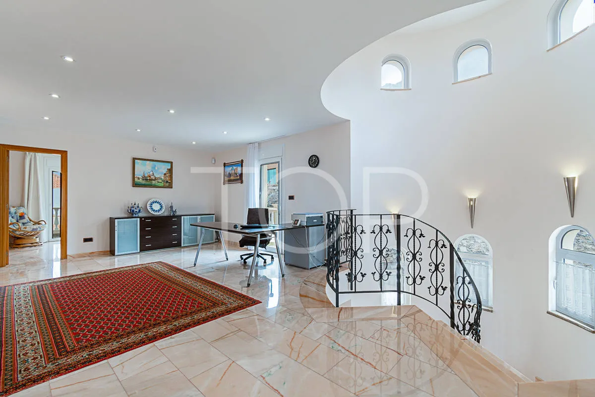 Exquisita villa en Costa Adeje con impresionantes vistas al mar