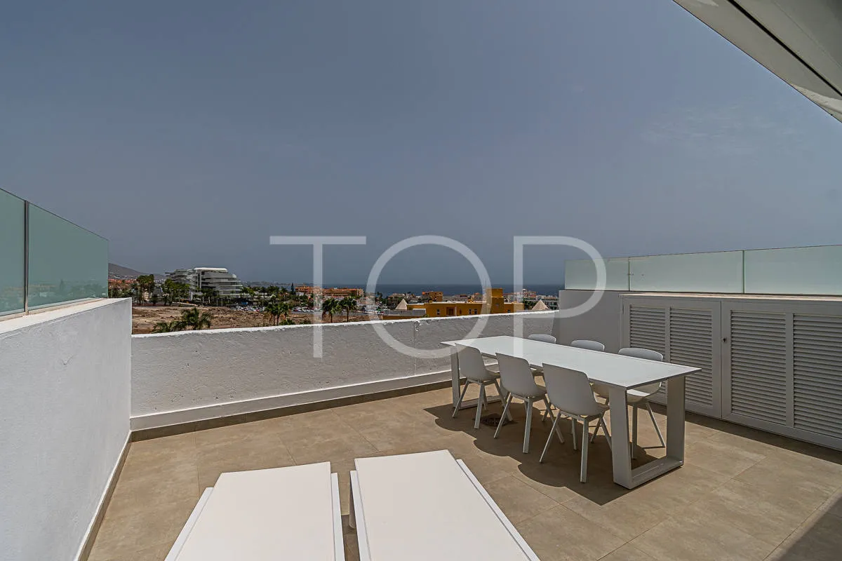 Exclusivo ático de 3 dormitorios a la venta en Caleta Palms, Costa Adeje