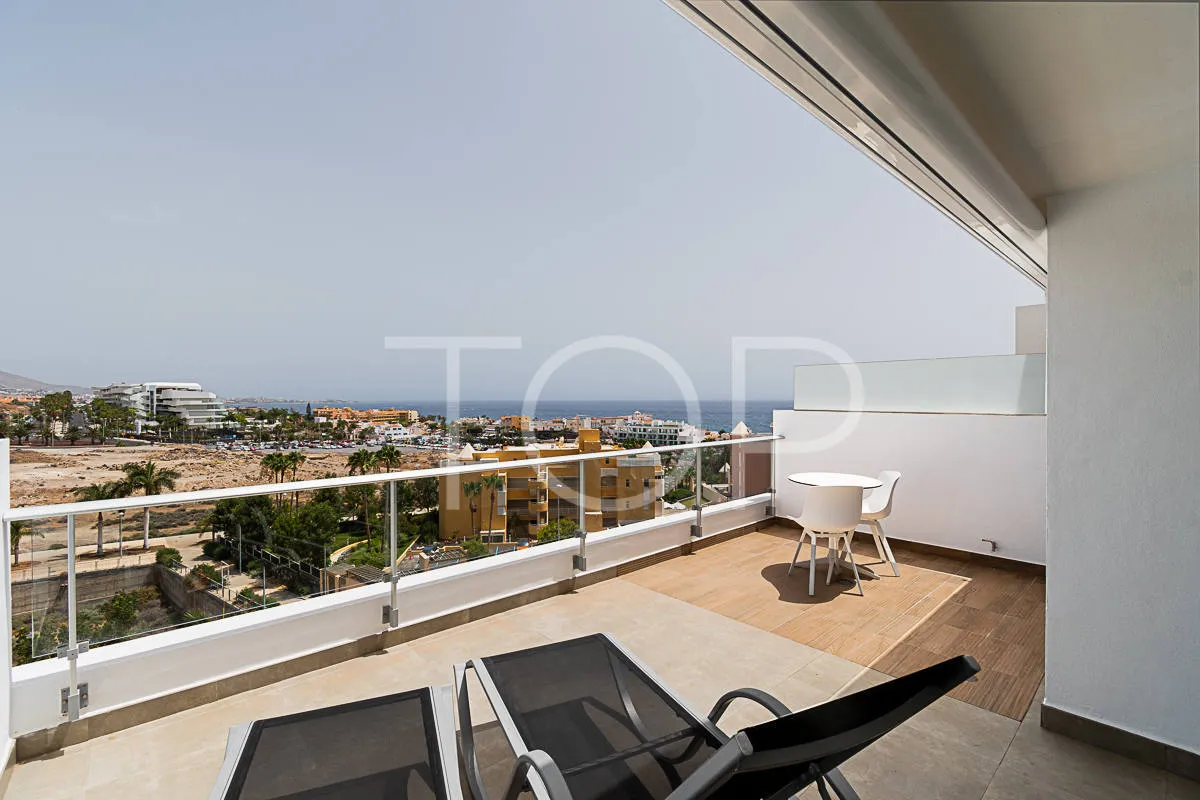 Exclusivo ático de 3 dormitorios a la venta en Caleta Palms, Costa Adeje