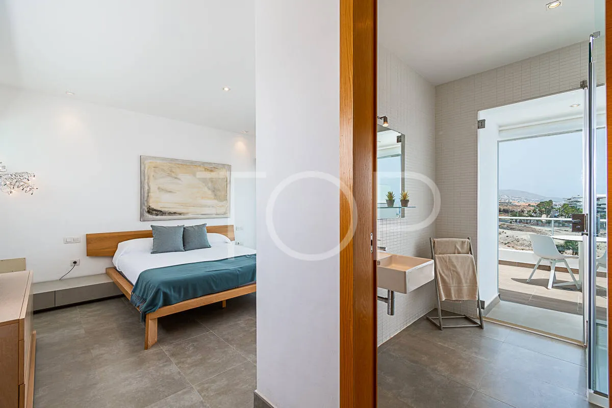 Exclusivo ático de 3 dormitorios a la venta en Caleta Palms, Costa Adeje