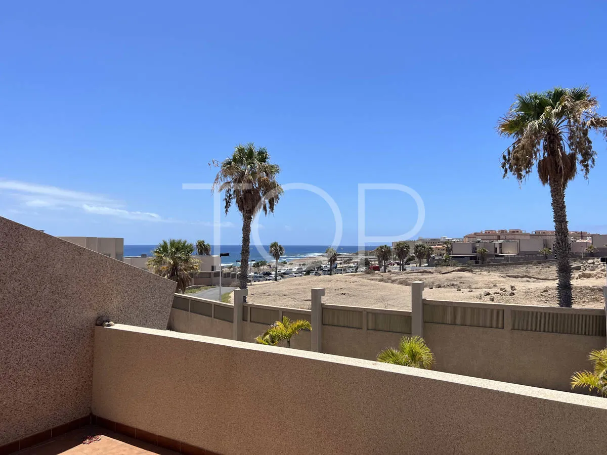 Bonito apartamento con amplias terrazas y vistas al mar en el Medano