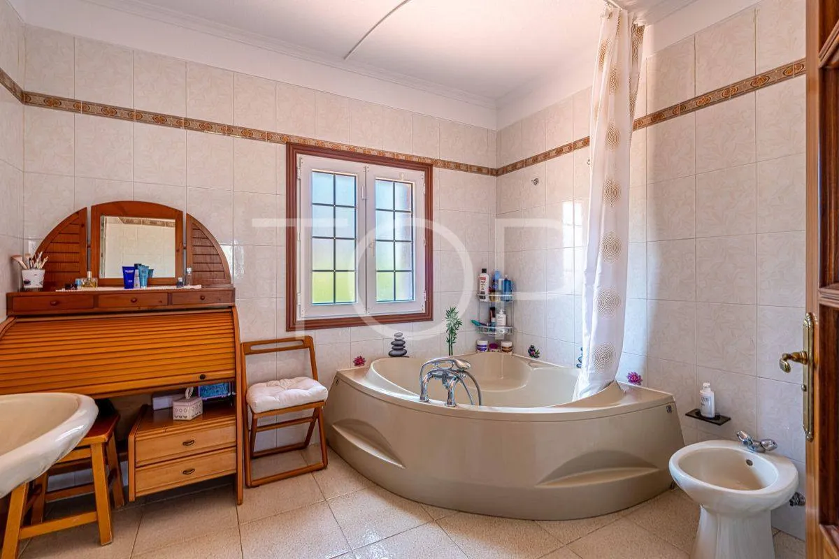 Preciosa villa independiente con piscina en el corazón de Adeje