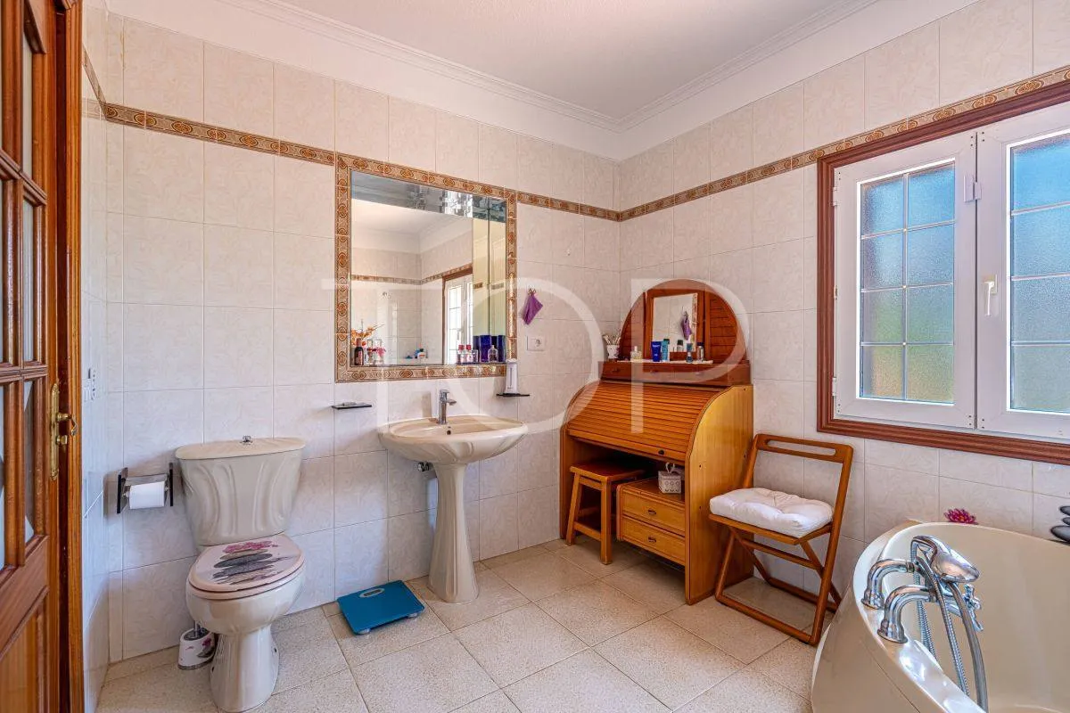 Preciosa villa independiente con piscina en el corazón de Adeje