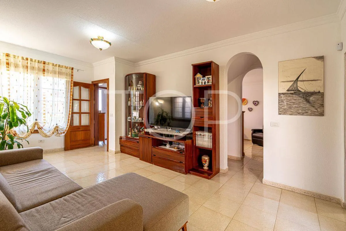 Preciosa villa independiente con piscina en el corazón de Adeje