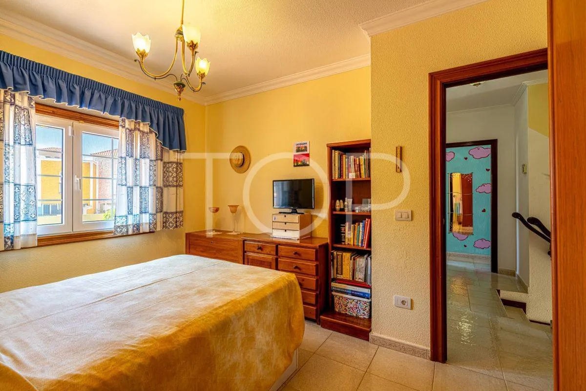Preciosa villa independiente con piscina en el corazón de Adeje