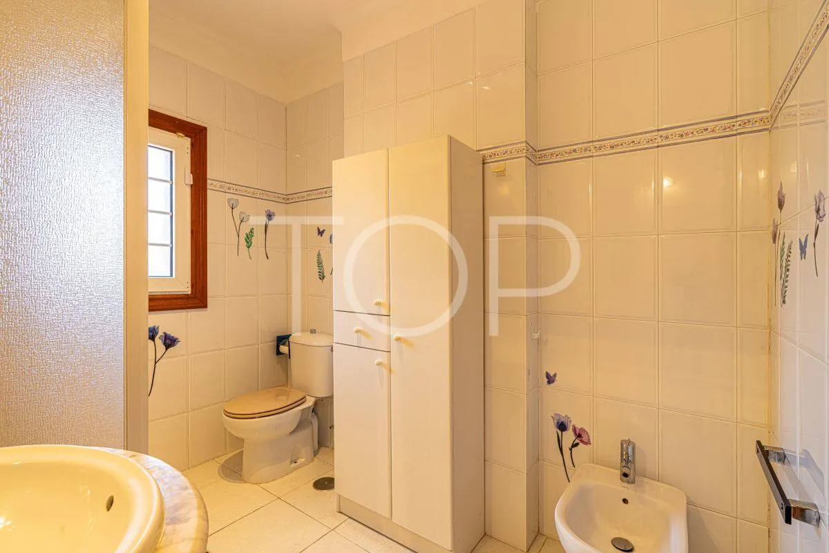 Preciosa villa independiente con piscina en el corazón de Adeje