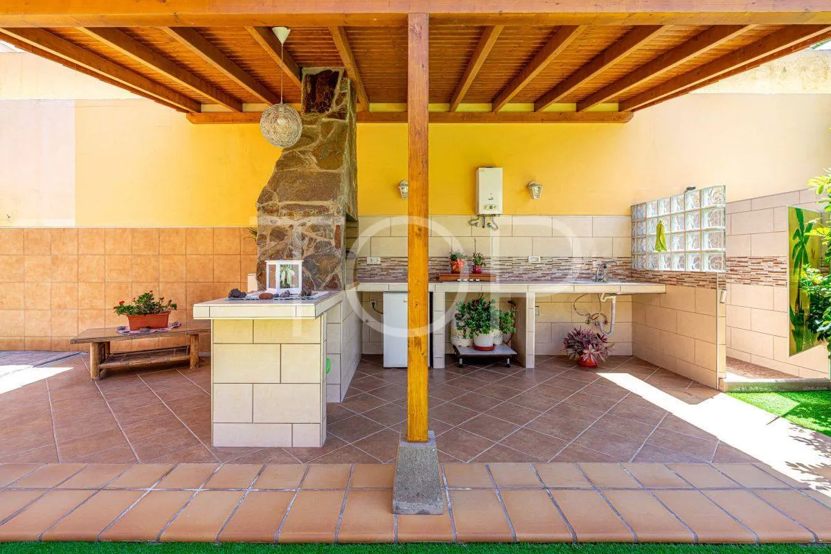 Preciosa villa independiente con piscina en el corazón de Adeje