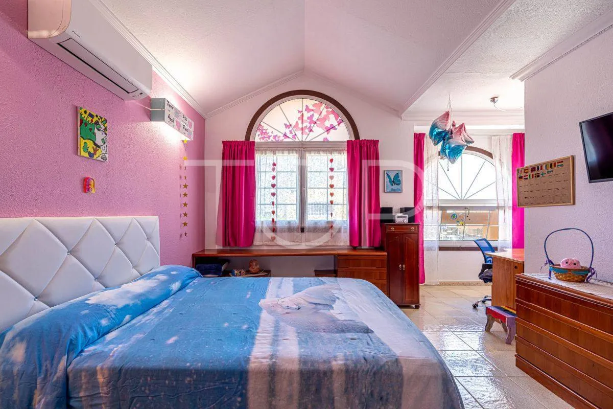 Preciosa villa independiente con piscina en el corazón de Adeje