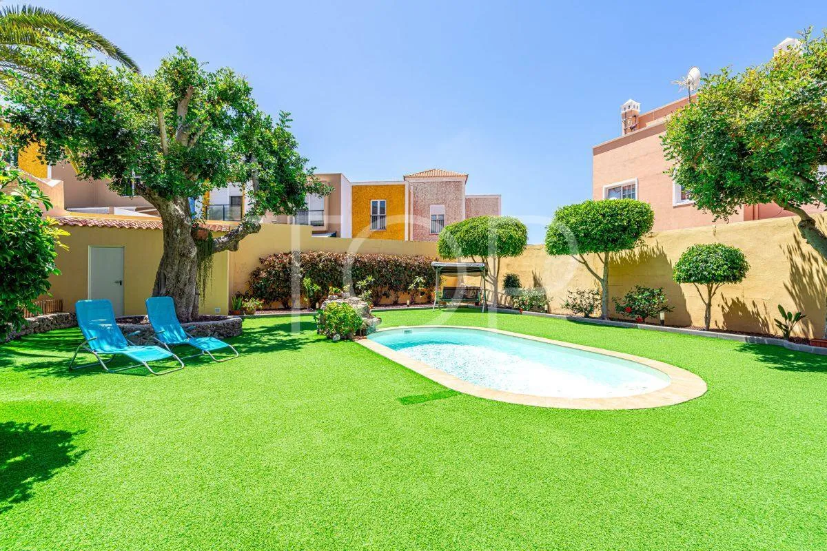 Preciosa villa independiente con piscina en el corazón de Adeje