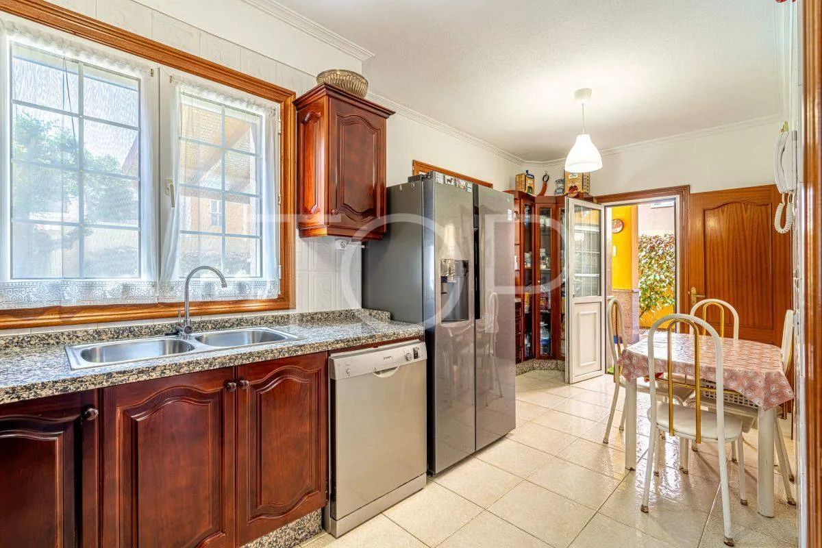 Preciosa villa independiente con piscina en el corazón de Adeje