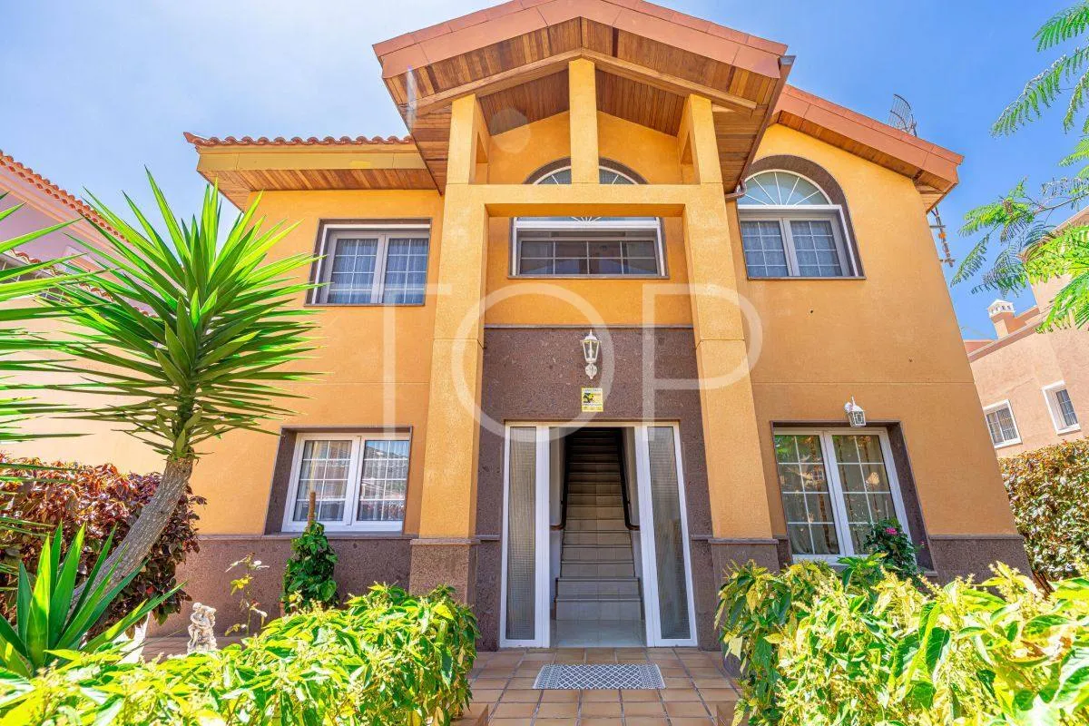 Preciosa villa independiente con piscina en el corazón de Adeje