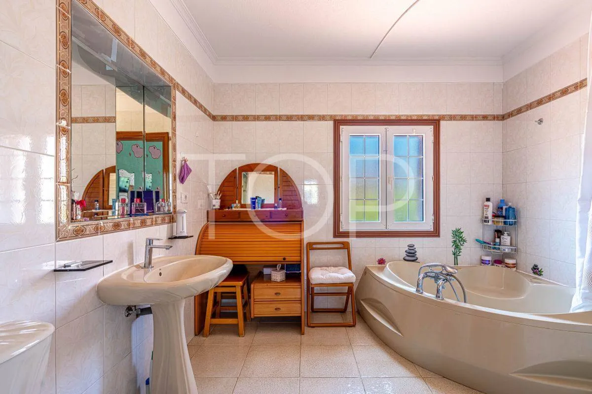 Preciosa villa independiente con piscina en el corazón de Adeje