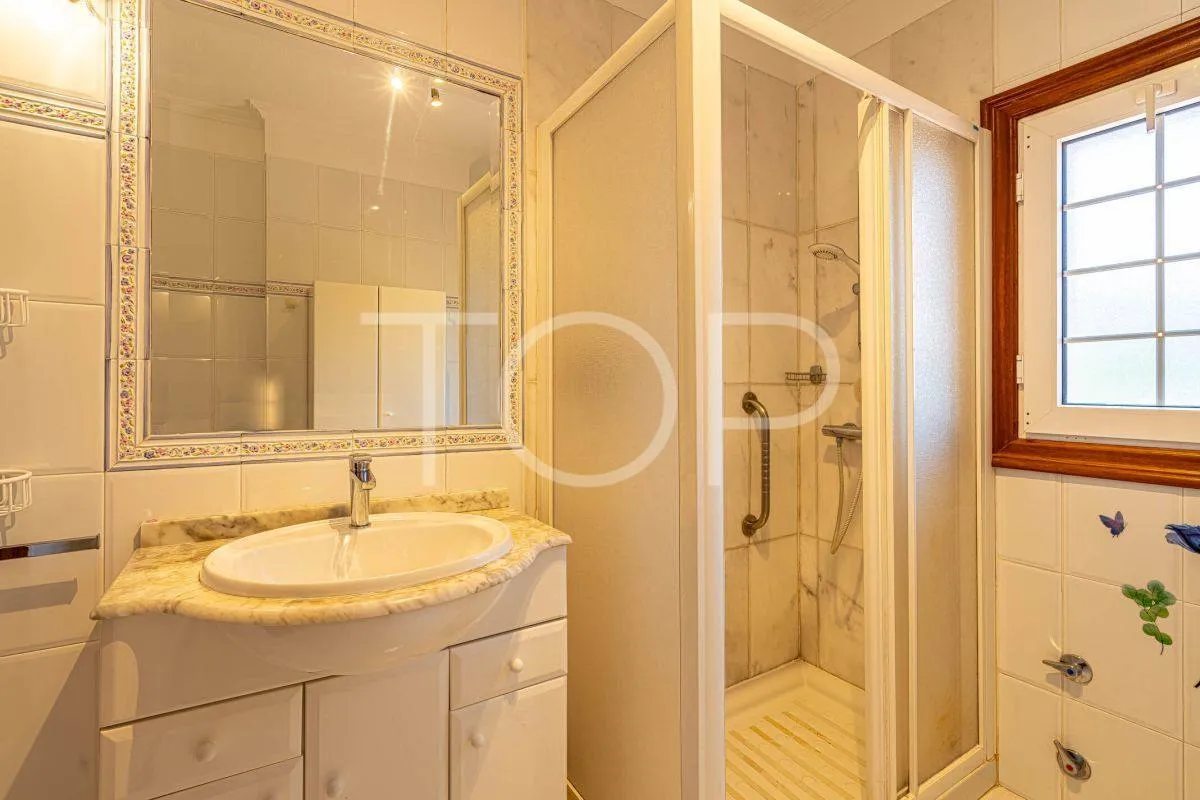 Preciosa villa independiente con piscina en el corazón de Adeje