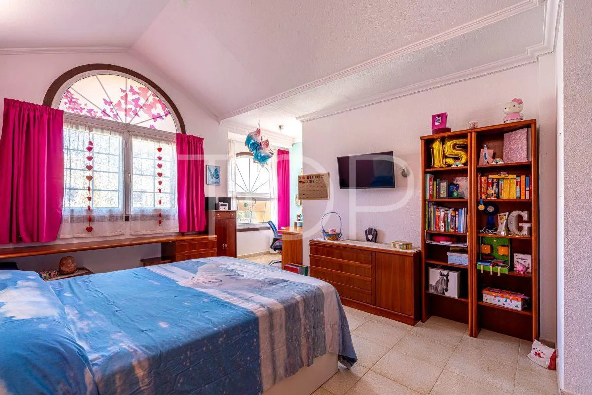 Preciosa villa independiente con piscina en el corazón de Adeje