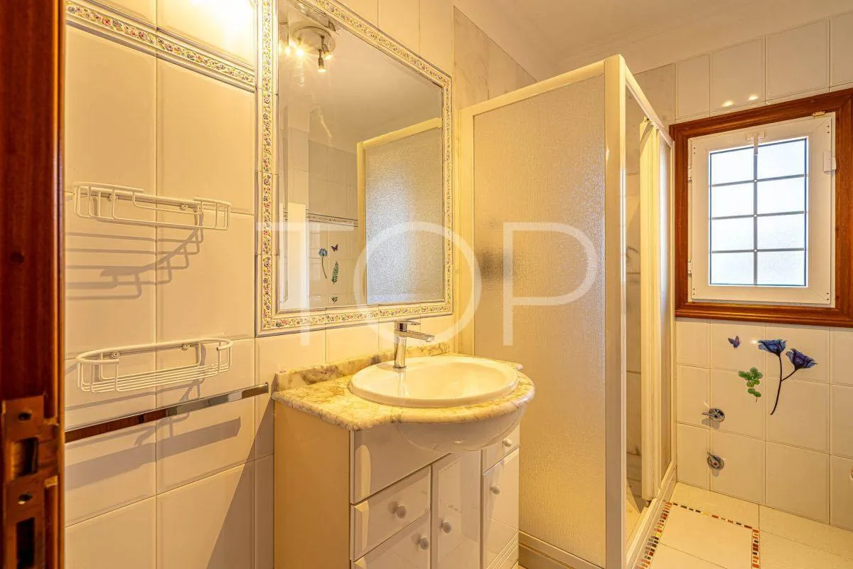 Preciosa villa independiente con piscina en el corazón de Adeje