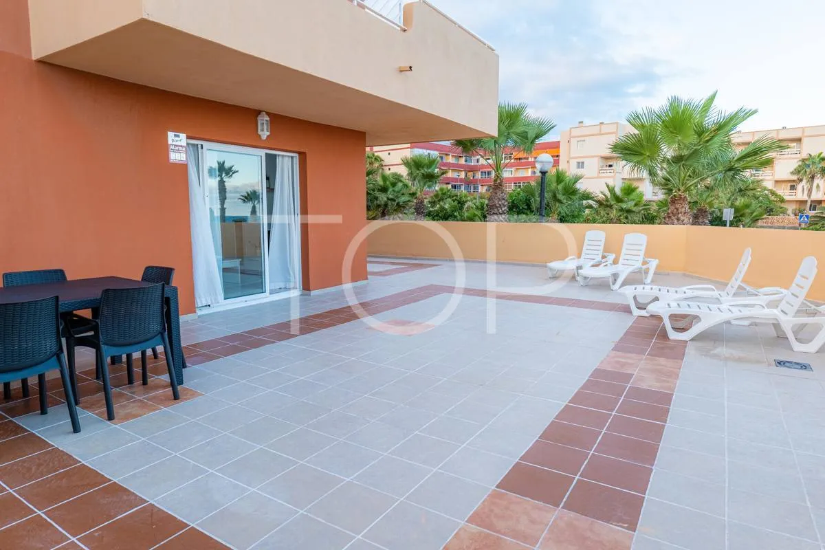 Maravilloso piso de 2 habitaciones con terraza de 120m2 muy cerca de la costa