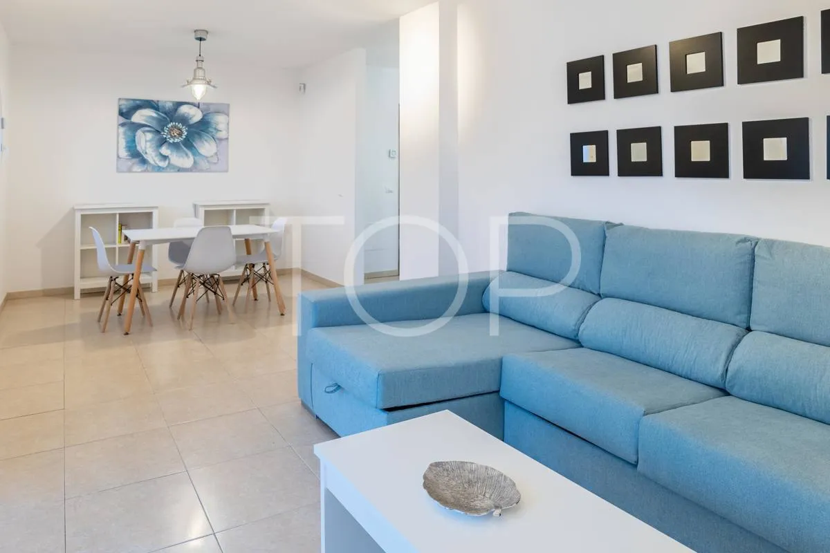 Maravilloso piso de 2 habitaciones con terraza de 120m2 muy cerca de la costa
