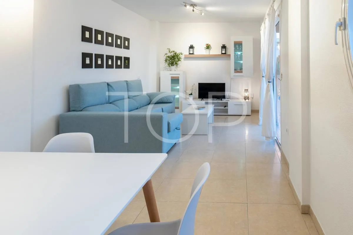Maravilloso piso de 2 habitaciones con terraza de 120m2 muy cerca de la costa
