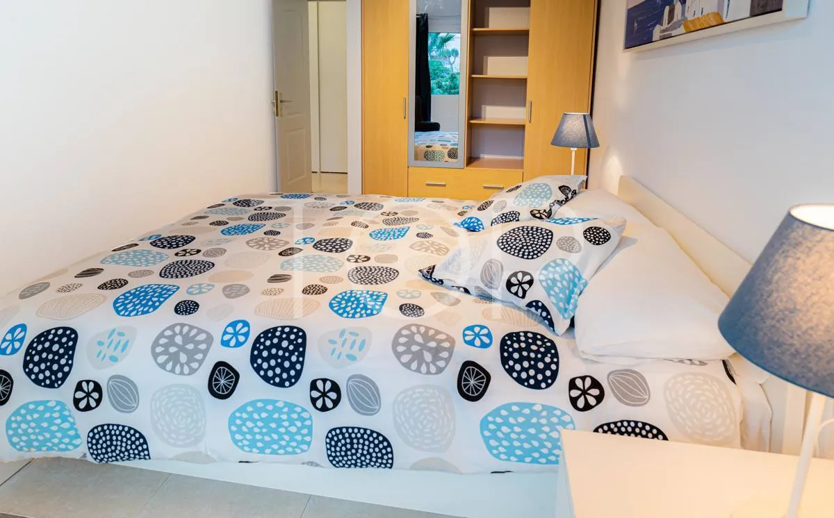 Maravilloso piso de 2 habitaciones con terraza de 120m2 muy cerca de la costa