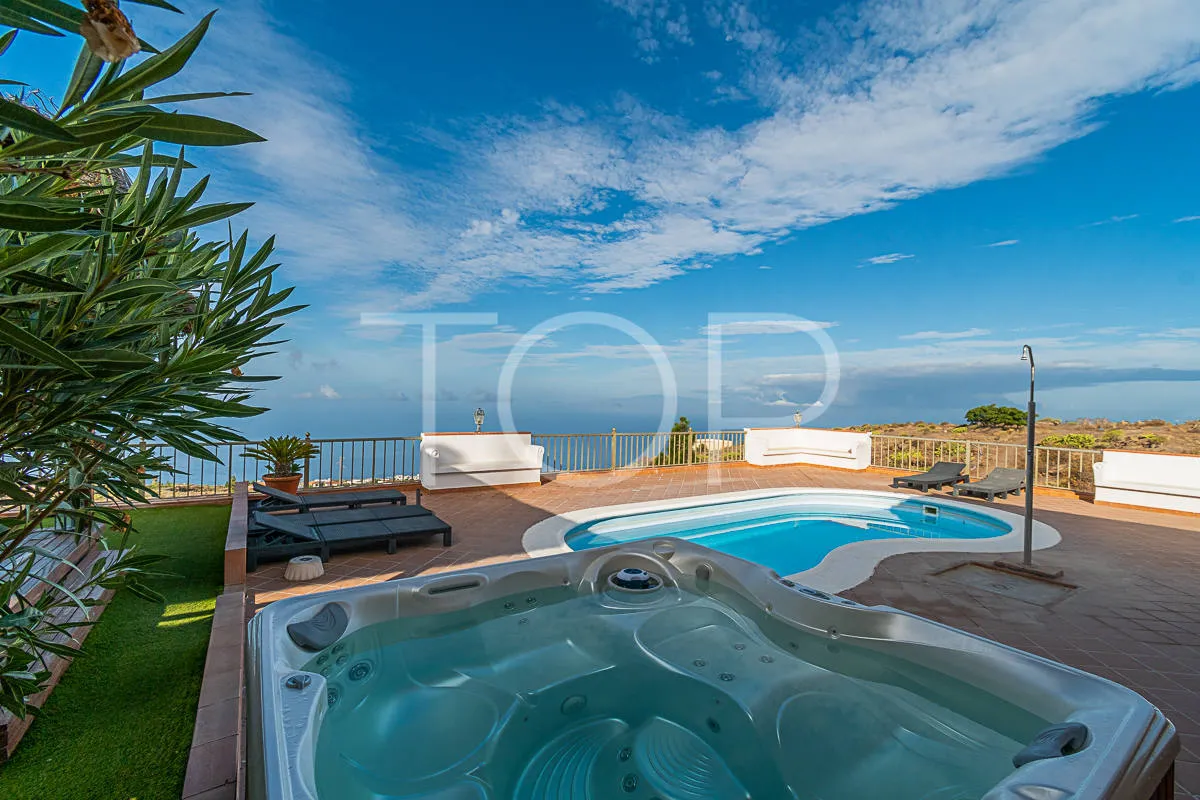 Bonita casa de campo a la venta en Taucho, con vistas espectaculares