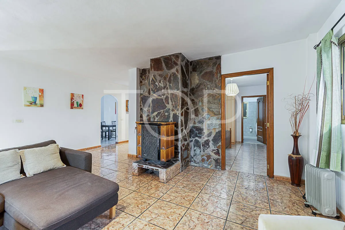 Schönes Landhaus mit spektakulärer Aussicht zum Verkauf in Taucho