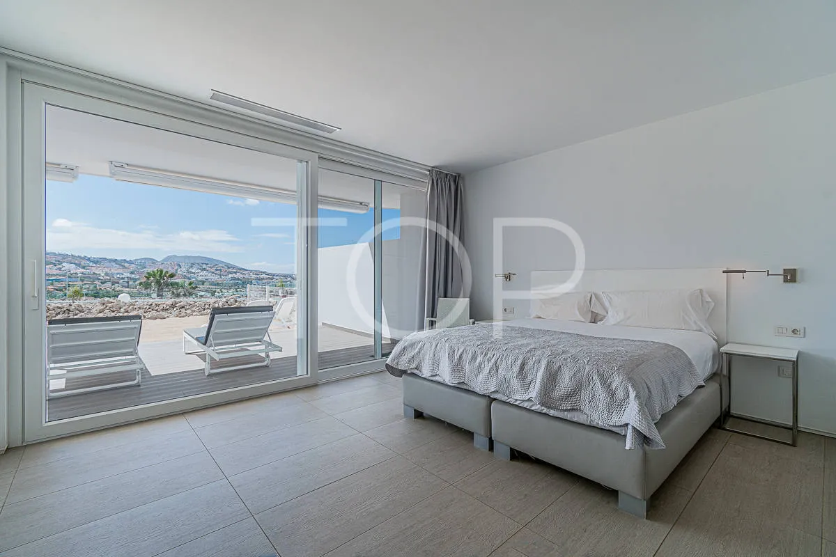 Lujoso y amplio apartamento de dos habitaciones con vistas al mar en Baobab Suites
