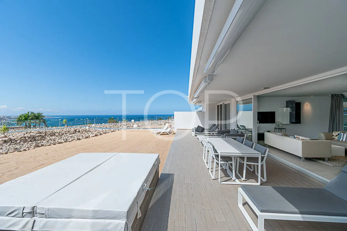 Lujoso y amplio apartamento de dos habitaciones con vistas al mar en Baobab Suites