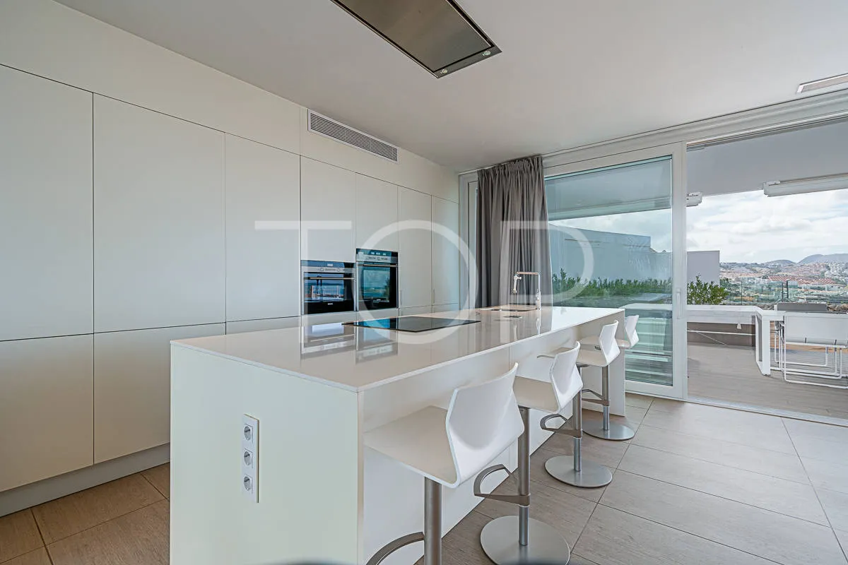 Lujoso y amplio apartamento de dos habitaciones con vistas al mar en Baobab Suites