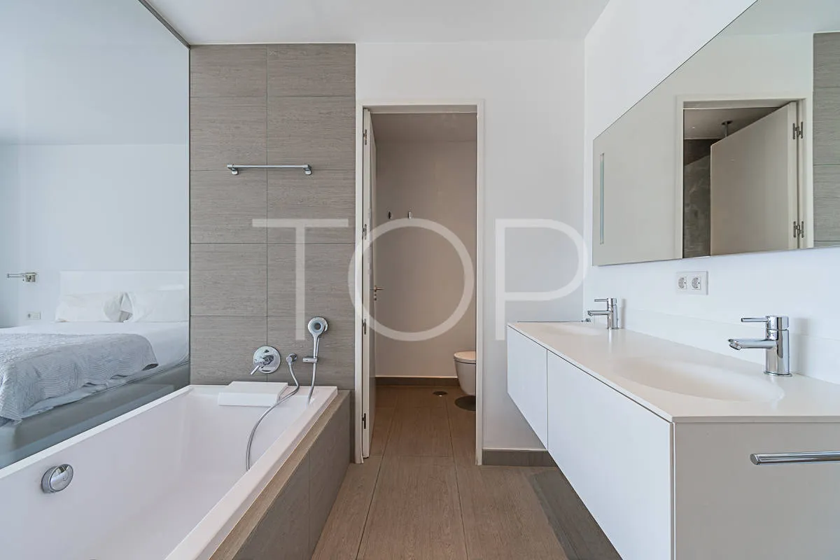 Lujoso y amplio apartamento de dos habitaciones con vistas al mar en Baobab Suites