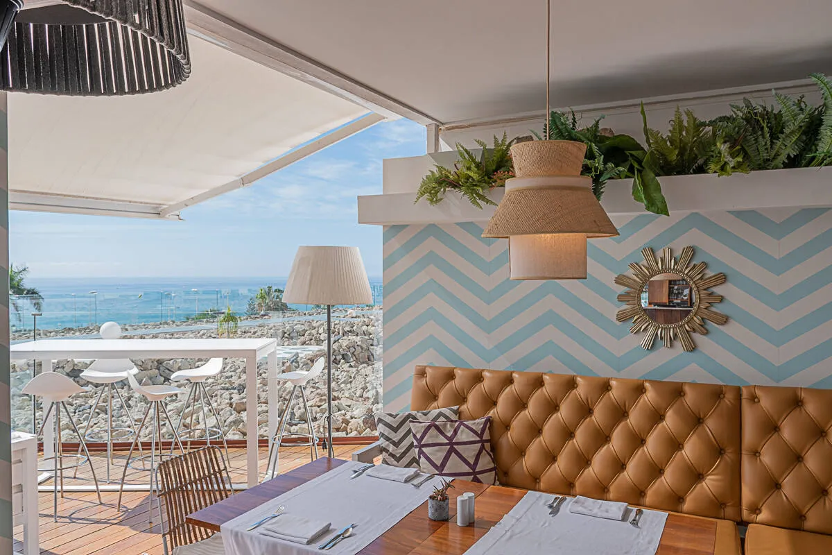 Lujoso y amplio apartamento de dos habitaciones con vistas al mar en Baobab Suites