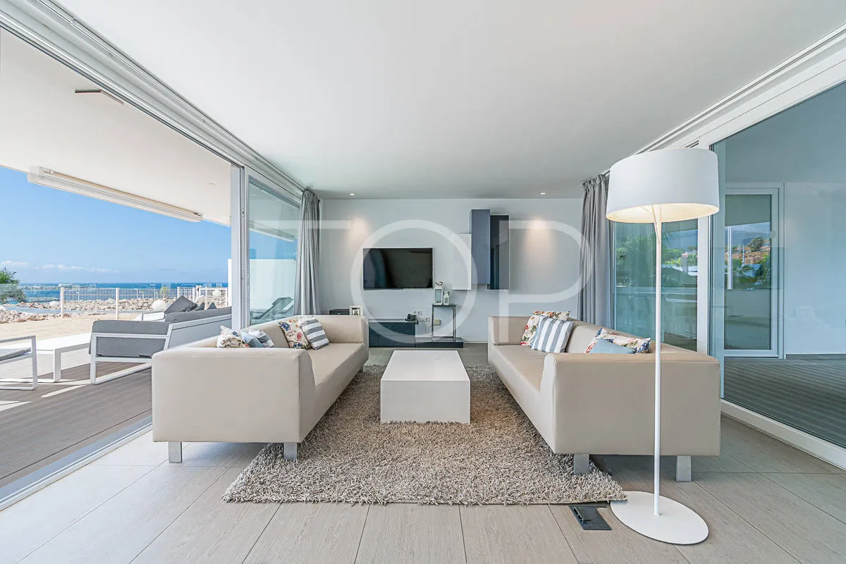 Lujoso y amplio apartamento de dos habitaciones con vistas al mar en Baobab Suites