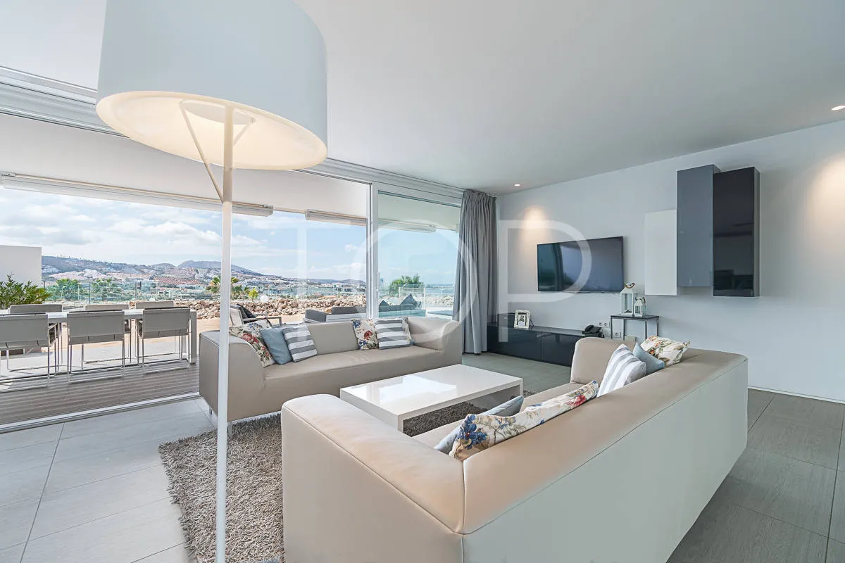 Lujoso y amplio apartamento de dos habitaciones con vistas al mar en Baobab Suites